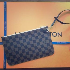 Brand New! Louis Vuitton Neverfull Pouchette